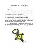 La huincha es el instrumento que se usa para hacer las mediciones de las distancias, deben ser de acero, resistentes a esfuerzos de tensión y a la corrosión. Vienen en longitudes de 30, 50 y 100 m.