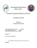 Aplicar el proceso de titulación para determinar la concentración de una solución acuosa mediante el uso de otra solución de concentración conocida.