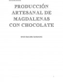 Producción artesanal magdalenas con pepitas de chocolate.