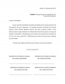 Entrega de pago correspondiente a la reparación de puertas.