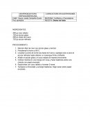 Levantar a punto de turrón las claras de huevo y agregar poco a poco el azúcar refinada hasta obtener un merengue firme y brillante.