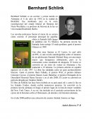 Bernhard Schlink es un escritor y jurista nacido en Alemania el 6 de julio de 1944 en la ciudad de Bielefeld. Fue nombrado juez en la corte constitucional del estado federal de Renania del Norte-Westfalia y es profesor de historia de la ley en Universidad