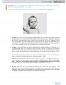 Una niña está jugando con un cochecito y, haciéndolo rodar, ha ido a parar debajo de un mueble al que no tiene acceso ni con las manos ni con los pies.