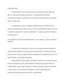 Una administrativa tiene un jefe que la presiona continuamente para que trabaje más deprisa. Le dan muchos informes que transcribir y, simultáneamente, debe atender constantemente al teléfono. Su jefe le dice que a él también le presionan mucho y que
