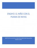 El niño con pijama de rayas