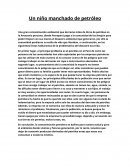 Un niño manchado de petróleo