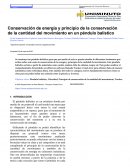Conservación de energía y principio de la conservación de la cantidad del movimiento en un péndulo balístico