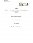 Medición de una señal de un sintetizador analógico de audio en un osciloscopio
